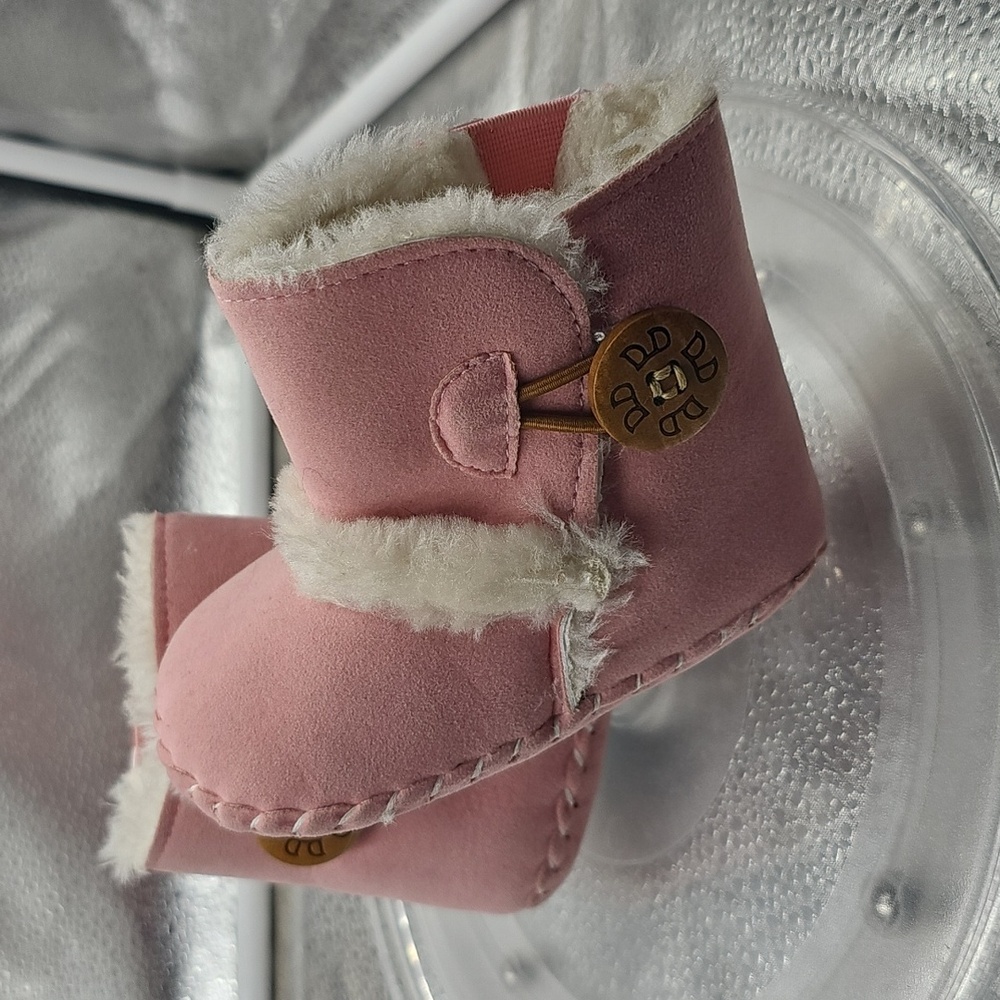 H Pink Suede Moccasin With White Faux Fur Boots Sz 2